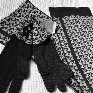 MICHAEL Michael Kors Accessories - Micheal Kors scarf&&gloves MICHAEL Michael Kors Accessories - Micheal Kors scarf&&gloves